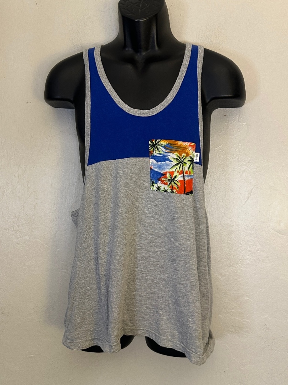 Marek & Richard Tank Top Medium Gently worn 80% cotton/20% polyester 19.5" arms